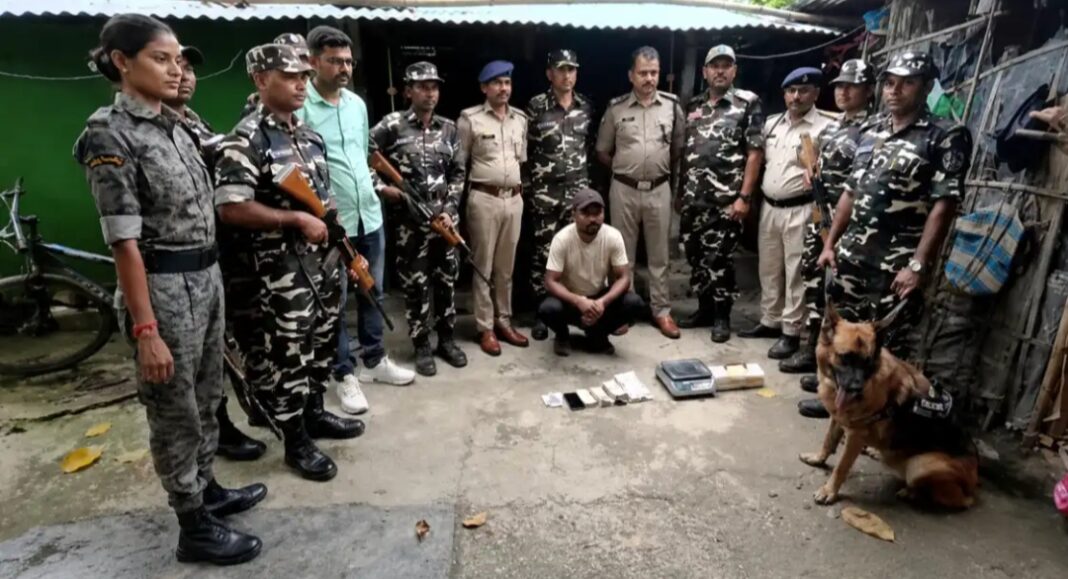 भारत-नेपाल सीमा पर 543 ग्राम ब्राउन शुगर के साथ पिता-पुत्र गिरफ्तार भारत-नेपाल सीमा पर गिरफ्तारी