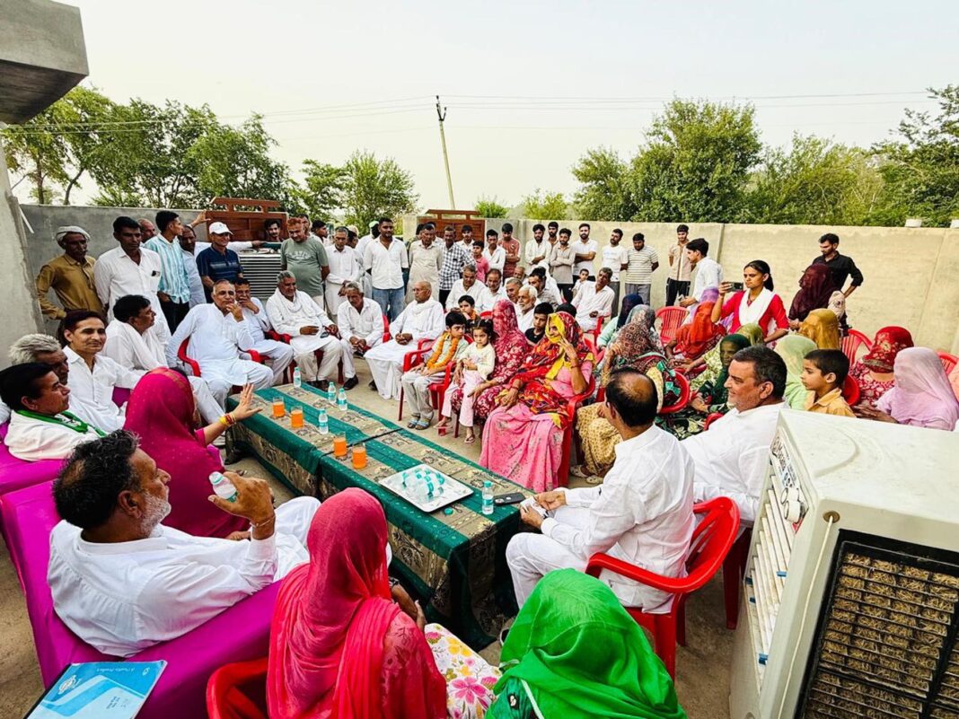 फतेहाबाद में जनसम्पर्क अभियान का आयोजन, ग्रामीणों को दी गई जानकारी फतेहाबाद जनसम्पर्क अभियान का आयोजन