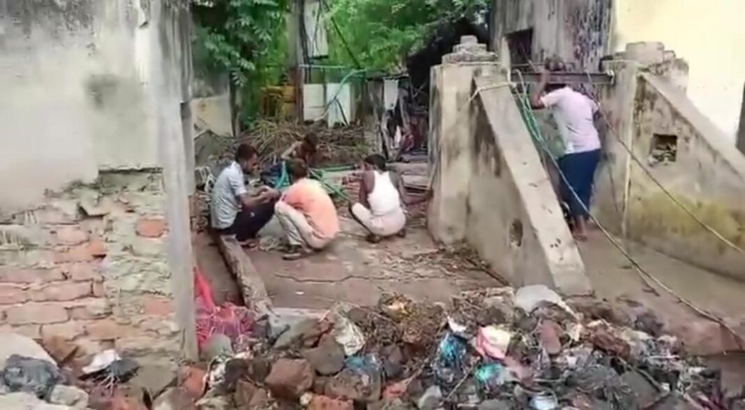 कुआं की सफाई का महत्व और आवश्यकता बढ़ रही है कुआं सफाई की महत्वपूर्ण तस्वीर