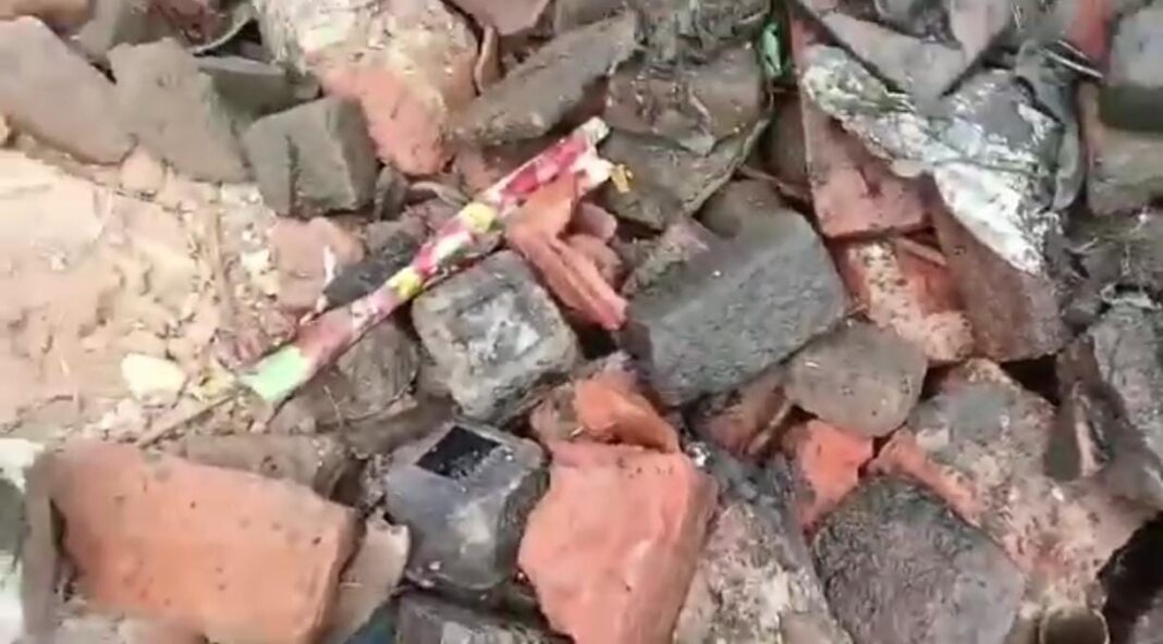 कुआं से बाहर निकले बिजली मीटर की गड़बड़ी का मामला सामने आया है कुआं से निकले बिजली मीटर की गड़बड़ी