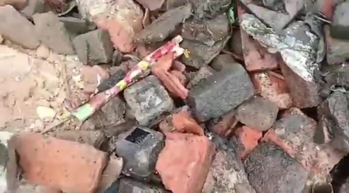 कुआं से निकले बिजली मीटर की गड़बड़ी