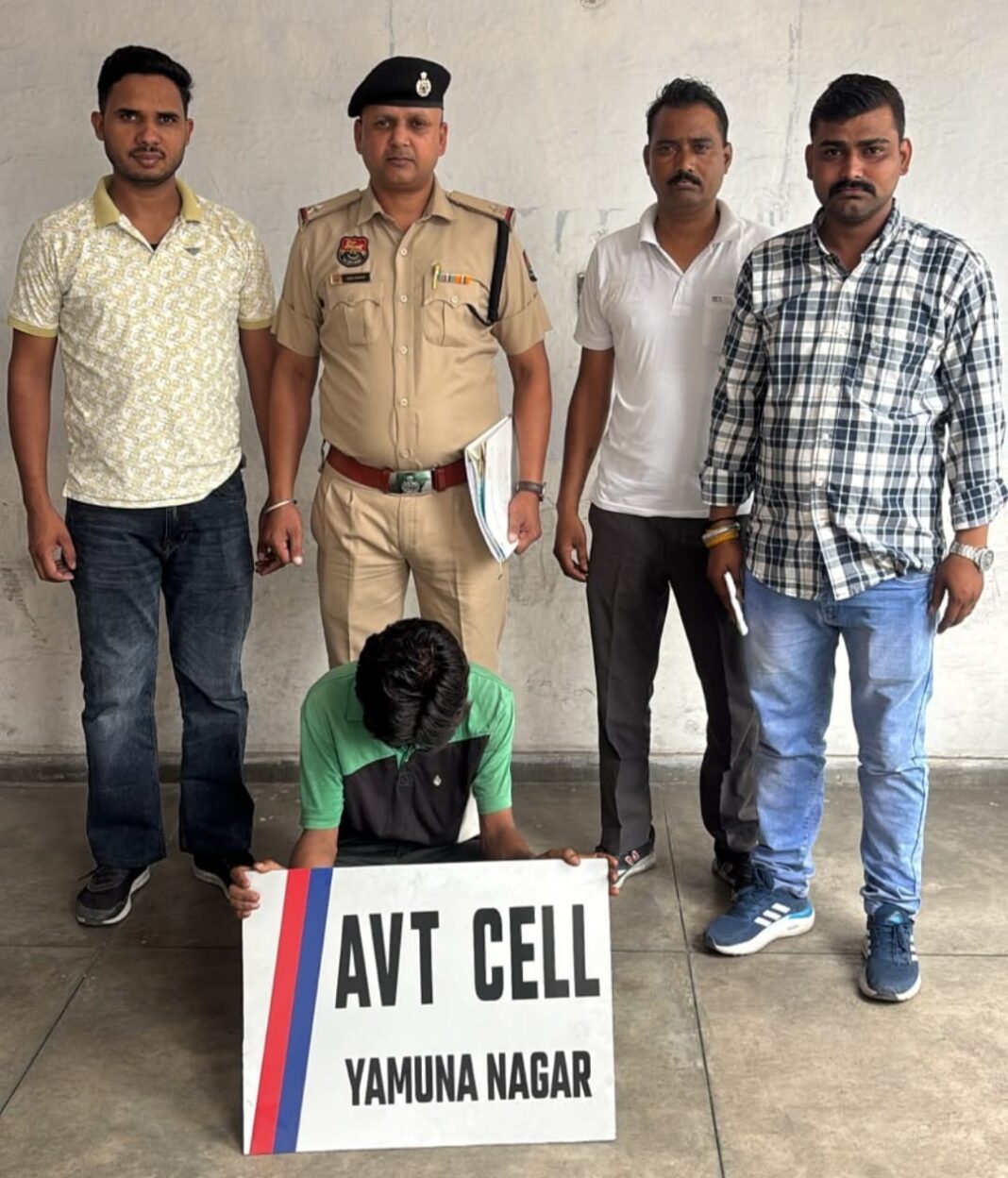 पुलिस द्वारा अवैध हथियार के साथ गिरफ्तार किया गया आरोपी का सच पुलिस द्वारा गिरफ्तार किया गया आरोपी हथियार के साथ