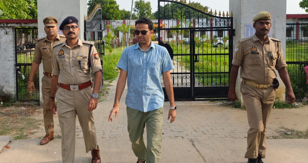फोटो जिलाधिकारी कार्यालय में कार्यरत अधिकारियों की सूची जिलाधिकारी कार्यालय की फोटो