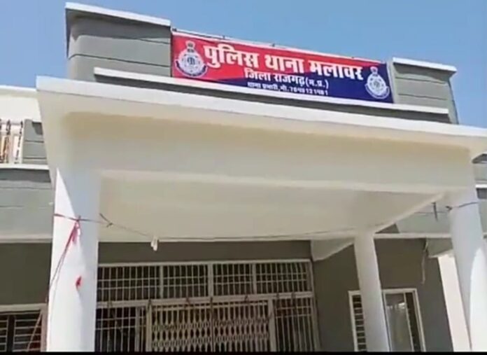 किसान को सांप ने डसा और इलाज के दौरान मौत हो गई