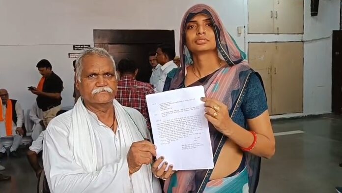शहीद तेजपाल की पत्नी ने मंत्री से गुहार लगाई
