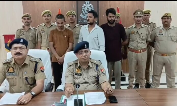 पुलिस लाइन में पत्रकार वार्ता की तस्वीरें