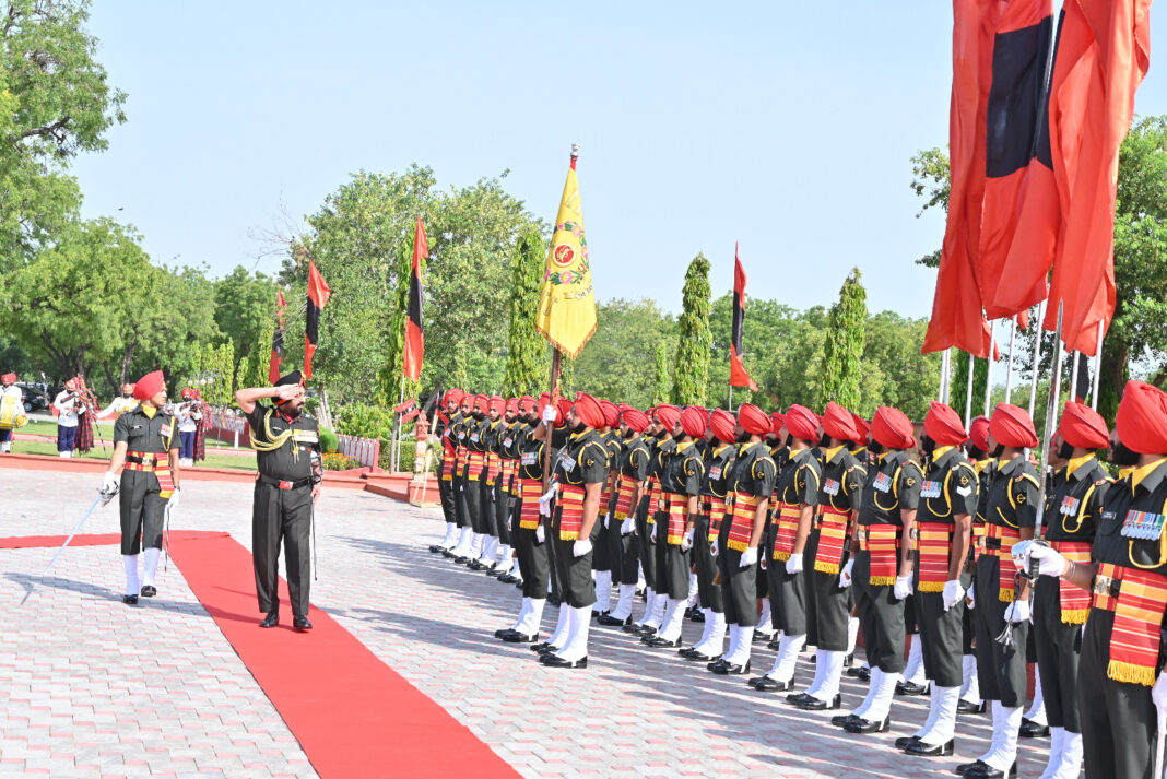 चार दशकों की सैन्य सेवा के दौरान लेफ्टिनेंट जनरल मंजिंदर सिंह का विवादित निर्वहन लेफ्टिनेंट जनरल मंजिंदर सिंह का विवादित निर्वहन
