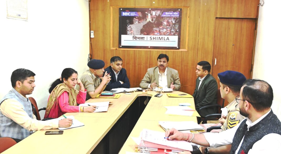 शिमला के उपायुक्त बैठक की अध्यक्षता करते हुए शिमला में विकास कार्यों की समीक्षा की गई शिमला उपायुक्त बैठक में