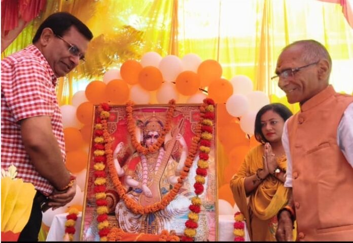 विद्या मंदिर गर्ल्स हाई स्कूल नरही में सुंदरकांड का पाठ एवं भंडारे