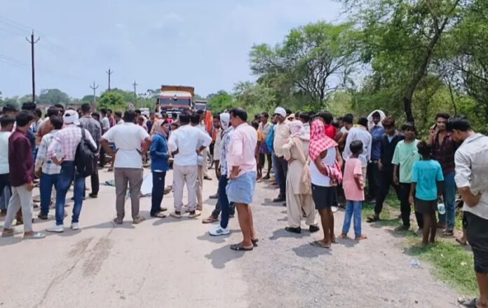दुर्घटना के बाद चक्का जाम, शहर में व्यापारिक गतिविधियों पर असर