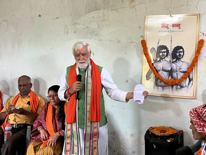 अश्वनी कुमार चौबे की श्रद्धांजलि देते हुए