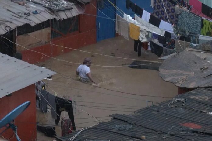 घाना में बाढ़ की तस्वीर