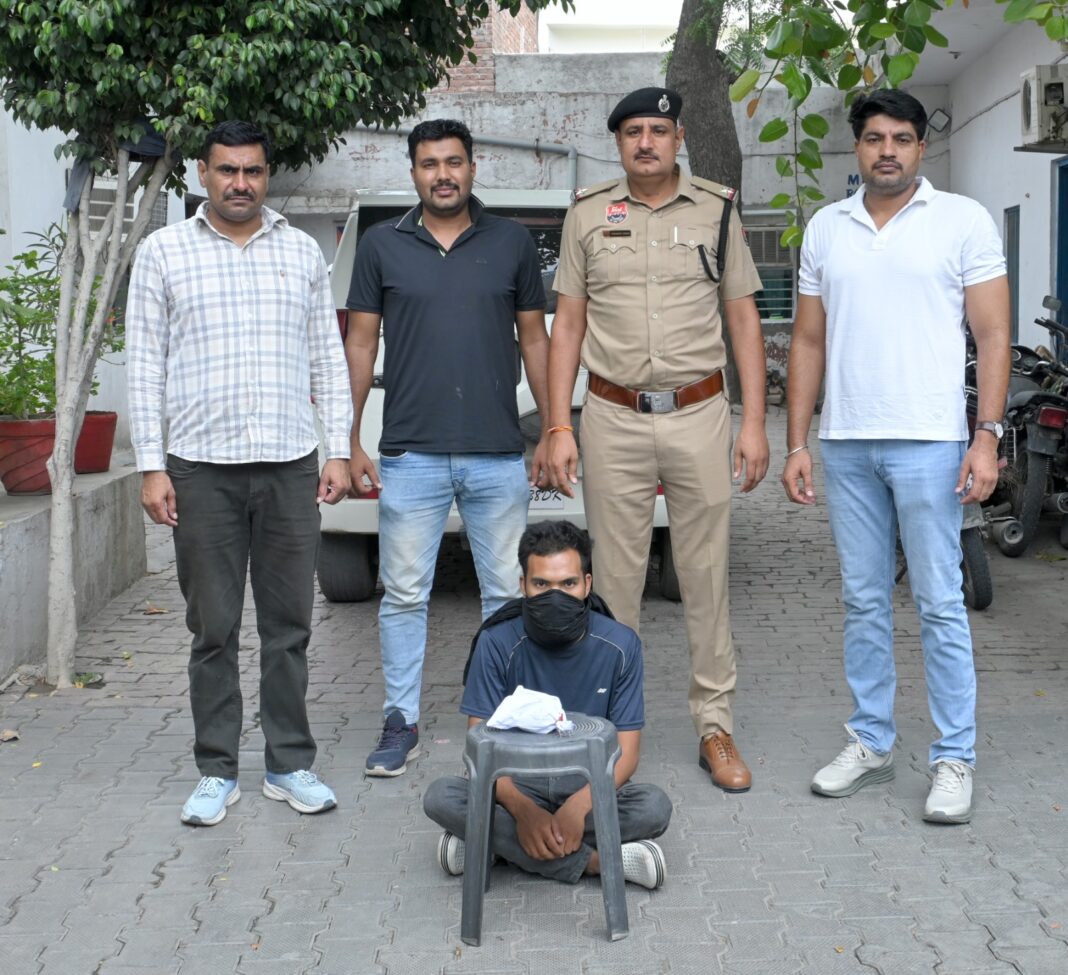 पुलिस हिरासत में मादक पदार्थ बेचने का आरोपी हिरासत में लिया गया पुलिस हिरासत में मादक पदार्थ बेचने का आरोपी