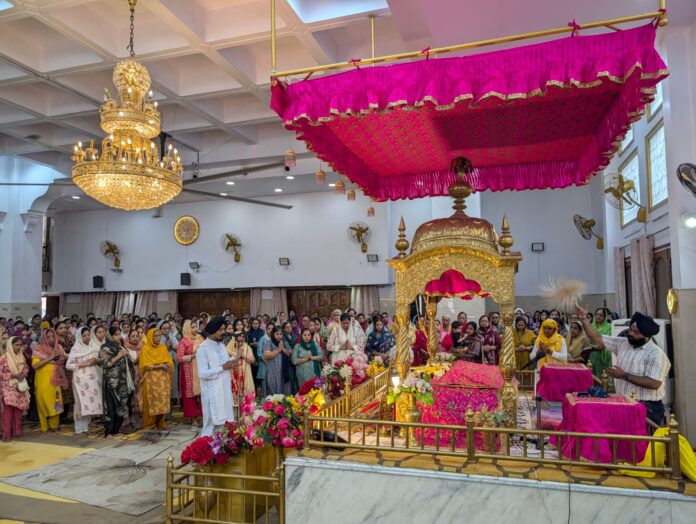 प्रकाश पर्व पर सजे विशेष दीवान