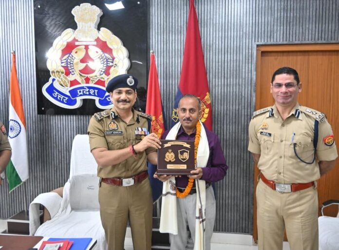 पुलिस कमिश्नर सेवा निवृति समारोह में सम्मानित कर्मियों की विदाई
