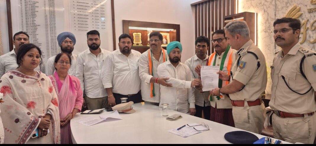 पूर्वी सिंहभूम जिला कांग्रेस कमेटी का एक उच्चस्तरीय प्रतिनिधिमंडल जिलाध्यक्ष परविंदर सिंह के नेतृत्व में झारखंड के एडीजीपी मनोज कौशिक और वरीय पुलिस अधीक्षक पीयूष पांडेय से मिलते हैं पूर्वी सिंहभूम कांग्रेस कमेटी का प्रतिनिधिमंडल