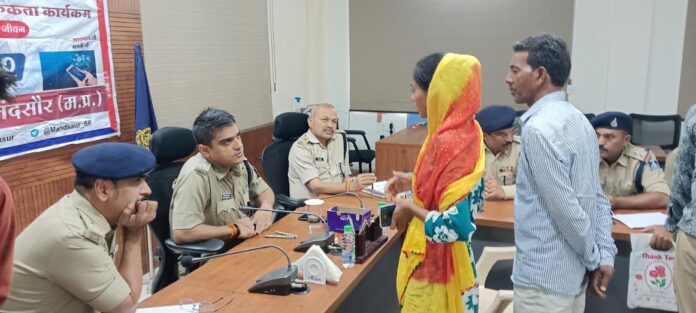 एसपी ने 56 आवेदकों की शिकायतों का निराकरण