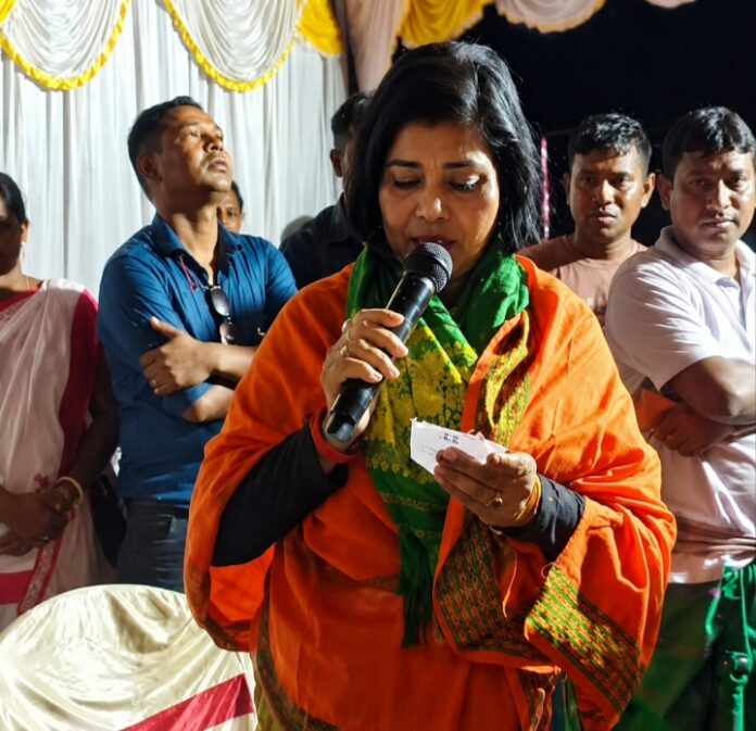 भारती घोष हूल दिवस कार्यक्रम में संबोधित करती हुई भारती घोष हूल दिवस कार्यक्रम में संबोधित करती हुई