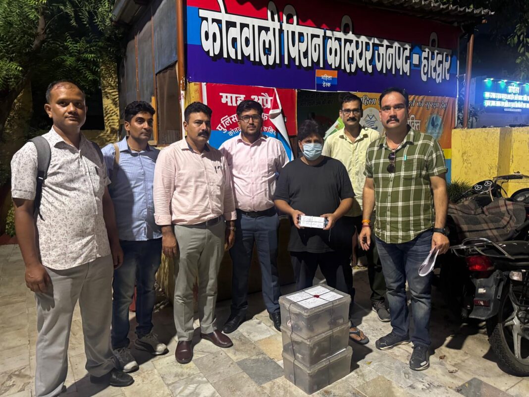एसटीएफ टीम के साथ गिरफ्तार आरोपित का मामला विवादित हो गया है एसटीएफ टीम के साथ गिरफ्तार आरोपित का मामला
