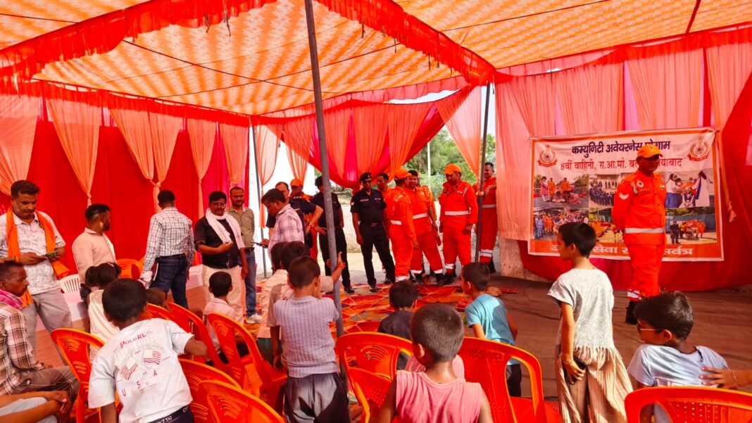 फोटो। आपदाओं से बचाव को लेकर फरिहा व जुहीखा में लगी राहत चौपाल फरिहा व जुहीखा में राहत चौपाल