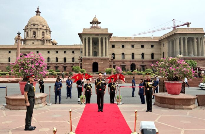 नए सेनाध्यक्ष को गार्ड ऑफ ऑनर दिया गया नए सेनाध्यक्ष को गार्ड ऑफ ऑनर दिया गया