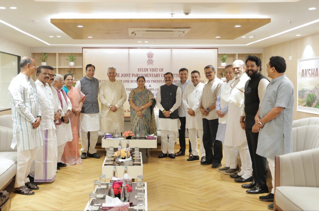 मुख्यमंत्री रेखा गुप्ता ने जेपीसी के सदस्यों से की मुलाकात मुख्यमंत्री रेखा गुप्ता जेपीसी सदस्यों से मिली