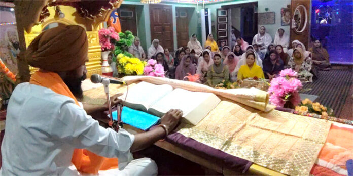 प्रकाश पर्व के दौरान संगत और प्रकाश पर्व की तैयारी