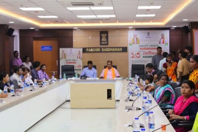 कार्यक्रम में डीएम और विधायक