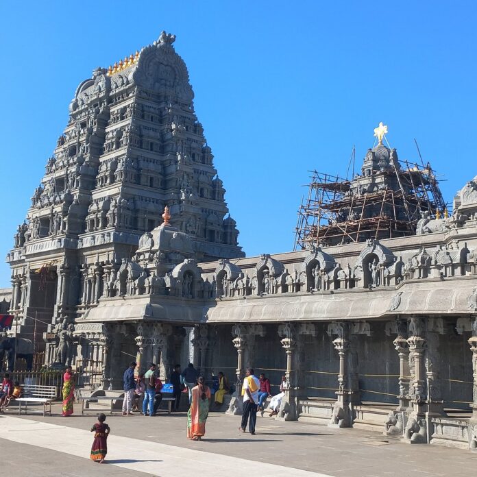 यादगिरी गुट्टा लक्ष्मी नरसिंह मन्दिर की तस्वीर यादगिरी गुट्टा लक्ष्मी नरसिंह मन्दिर की तस्वीर