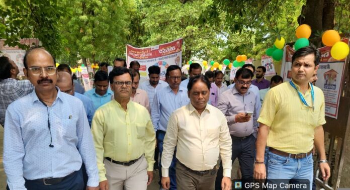संचारी रोग नियंत्रण अभियान रैली में डॉक्टर संचारी रोग नियंत्रण अभियान रैली में डॉक्टर
