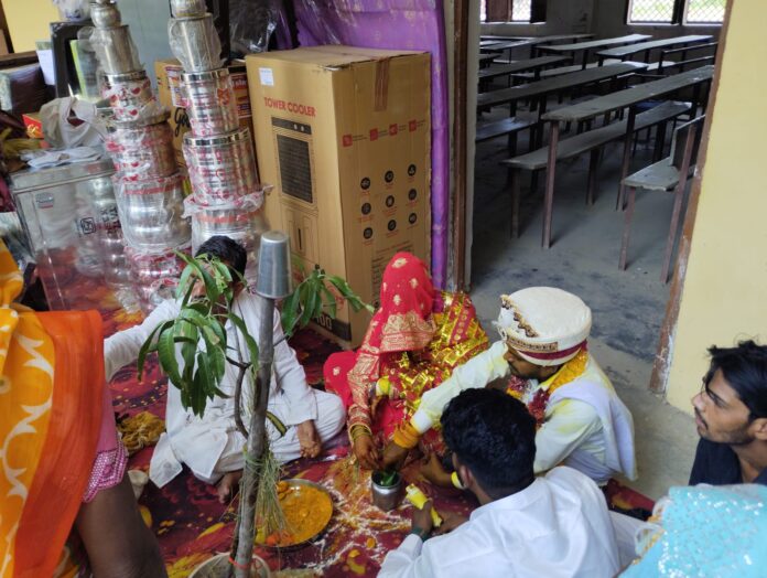 सामूहिक विवाह समारोह में शहनाई की धुन