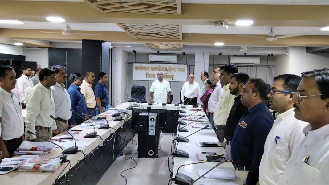 कलेक्ट्रेट में वंदे मातरम् की गूंज सुनाई दी वंदे मातरम् कलेक्ट्रेट में गूंज सुनाई दी