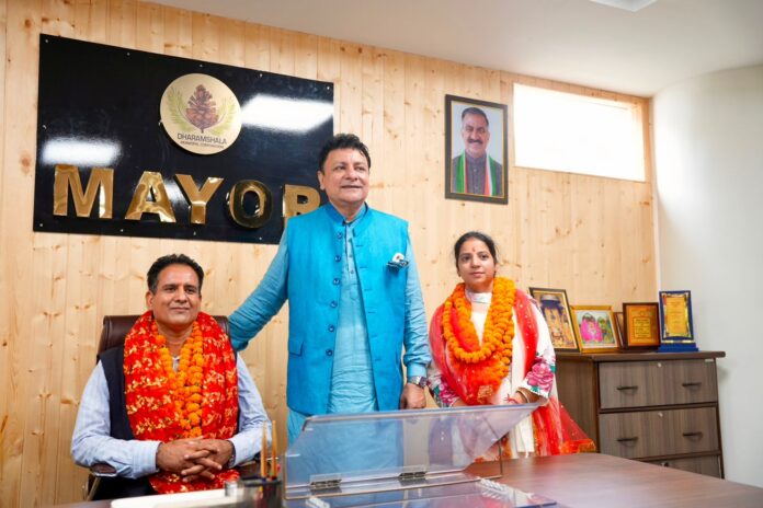 शमशेर नेहरिया मेयर का पदभार
