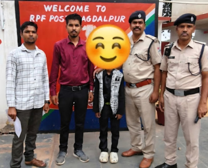 आरपीएफ ने नाबालिक को परिजनों से मिलाया आरपीएफ ने नाबालिक को परिजनों से मिलाया
