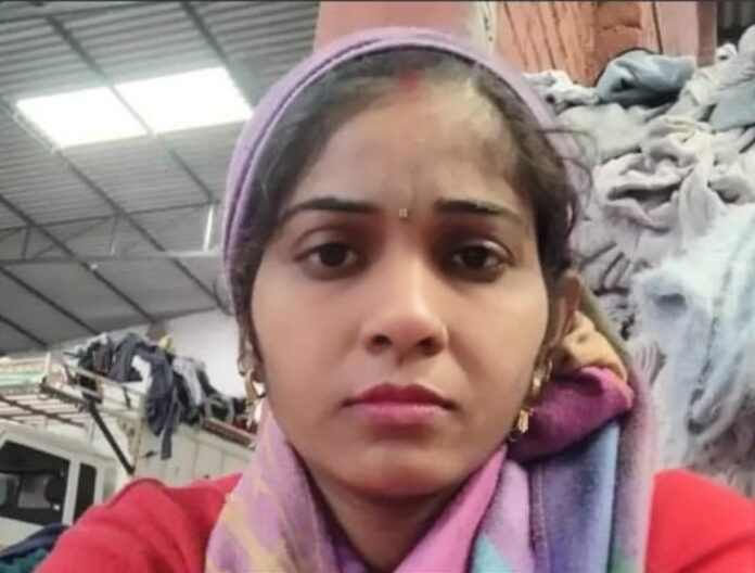 मृतका आरती का फाइल फोटो और परिवार की प्रतिक्रिया