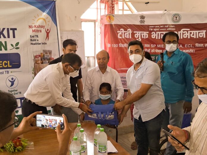 डॉक्टर्स डे पर टीबी मरीजों का गोद लेना डॉक्टर्स डे पर टीबी मरीजों का गोद लेना