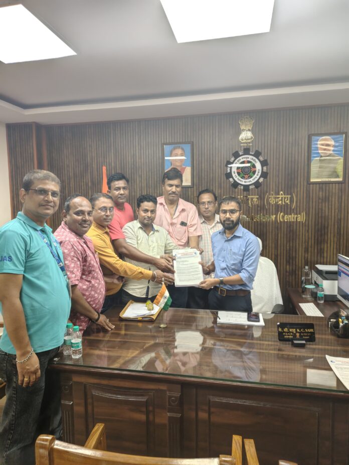 बीएम एस ने डिप्टी सीएलसी को दिया ज्ञापन बीएम एस ने डिप्टी सीएलसी को दिया ज्ञापन