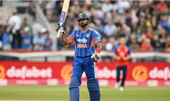 श्रेयस अय्यर अर्धशतकीय पारी खेलते हुए श्रेयस अय्यर अर्धशतकीय पारी खेलते हुए