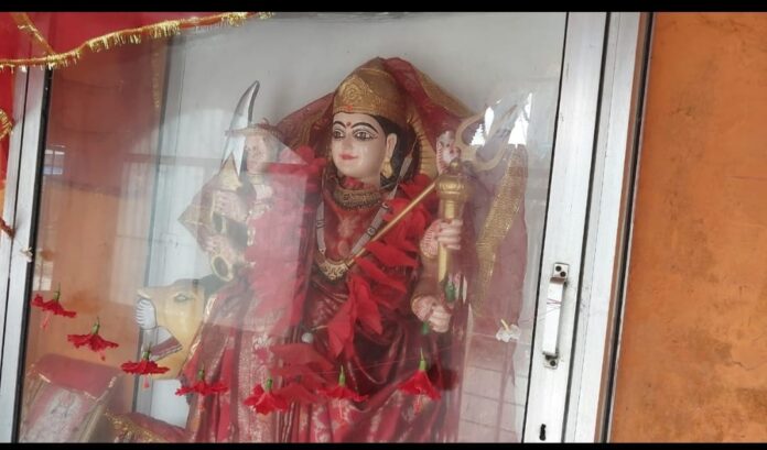 प्रतिमा से गायब मुकुट एक रहस्यमय घटना प्रतिमा से गायब मुकुट एक रहस्यमय घटना
