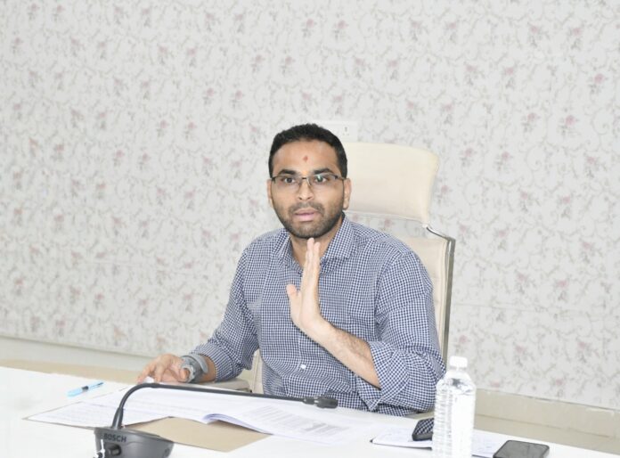फोटो जिलाधिकारी का दिनचर्या