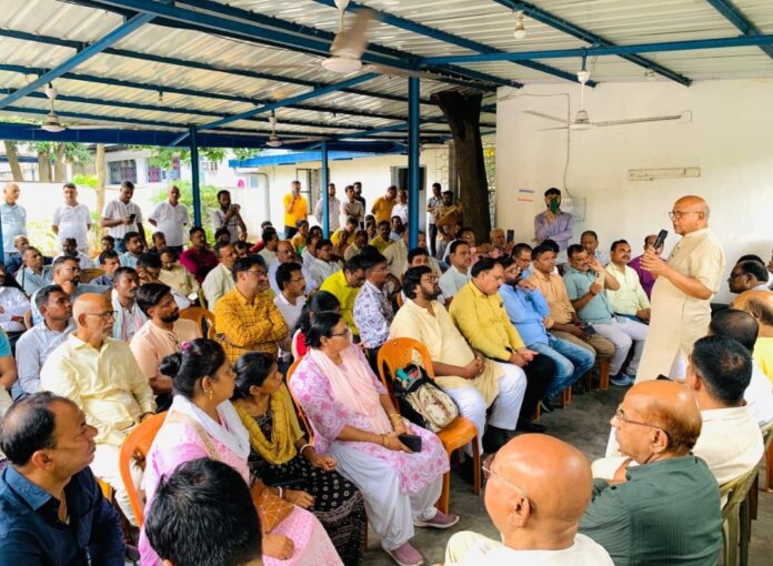 विधायक सरयू राय सर्वसमाज बैठक में संबोधित करते हुए