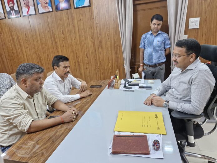 कांग्रेस प्रतिनिधिमंडल सिटी मजिस्ट्रेट के साथ मुलाकात कांग्रेस प्रतिनिधिमंडल सिटी मजिस्ट्रेट के साथ मुलाकात