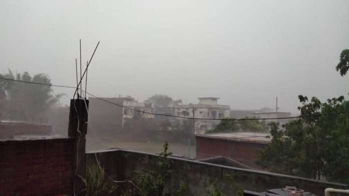 मानसून बारिश के सुंदर दृश्य
