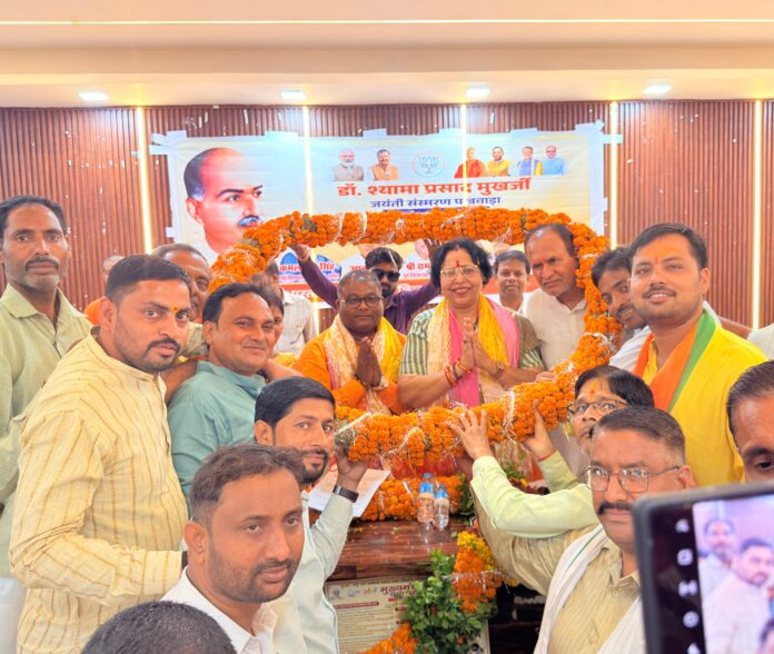 फोटो। कार्यकर्ताओं का स्वागत किया