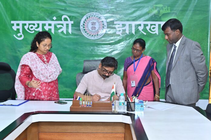 मुख्यमंत्री एसआईआर प्रपत्र भरते ऑनलाइन आवेदन प्रक्रिया