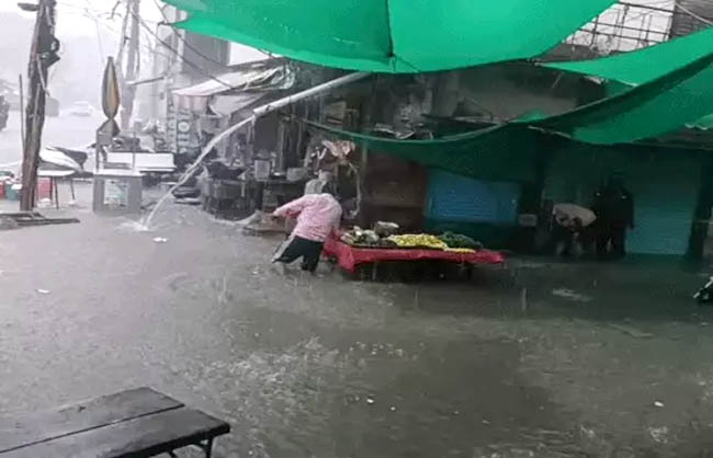 नारनौल में बरसात का पानी नारनौल में बरसात का पानी