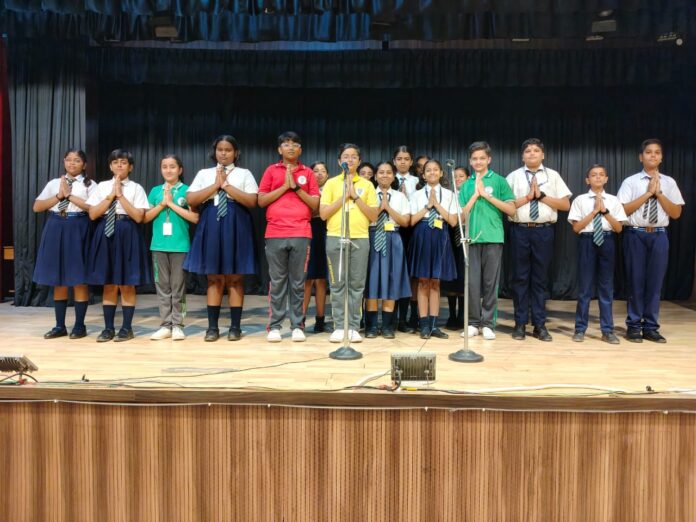 कार्यक्रम में छात्र-छात्राओं की तस्वीरें देखें कार्यक्रम में छात्र-छात्राओं की तस्वीरें देखें