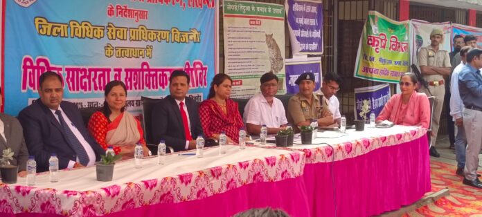 मंचासीन अधिकारी की भूमिका और जिम्मेदारियों का विश्लेषण मंचासीन अधिकारी की भूमिका और जिम्मेदारियों का विश्लेषण