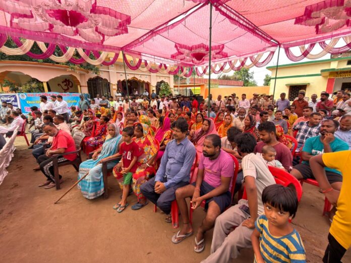 ग्रामीण शिविर में लोग बढ़ रहे हैं ग्रामीण शिविर में लोग बढ़ रहे हैं