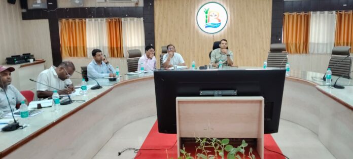 DM baithak karte hue kuch mahatvapurn vichar DM baithak karte hue kuch mahatvapurn vichar